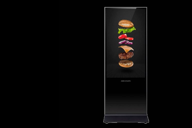 La cartelería digital comunica a un público presente en cualquier espacio cerrado o zona exterior