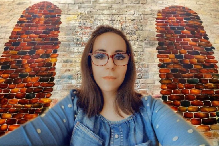 El despertar de lunaria; un debut que ilumina el firmamento literario