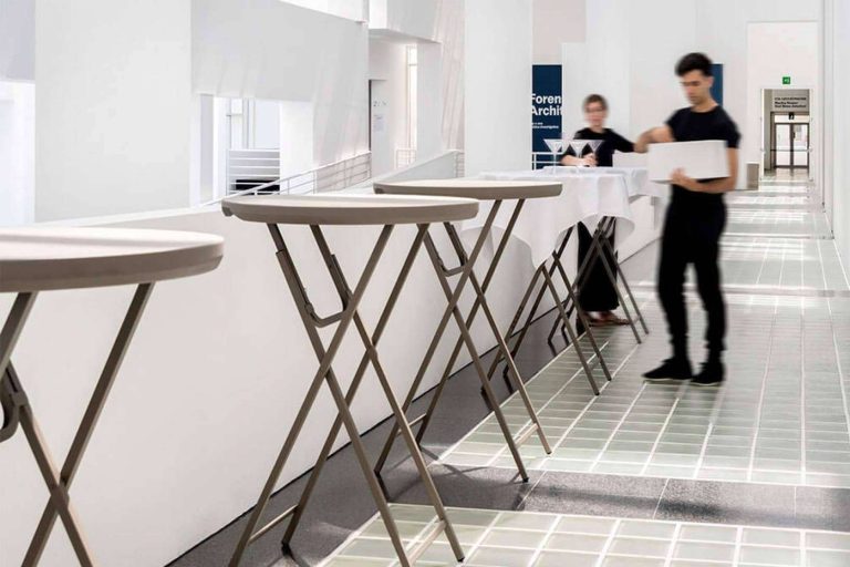 Real Hostelería ofrece mobiliario para eventos a medida