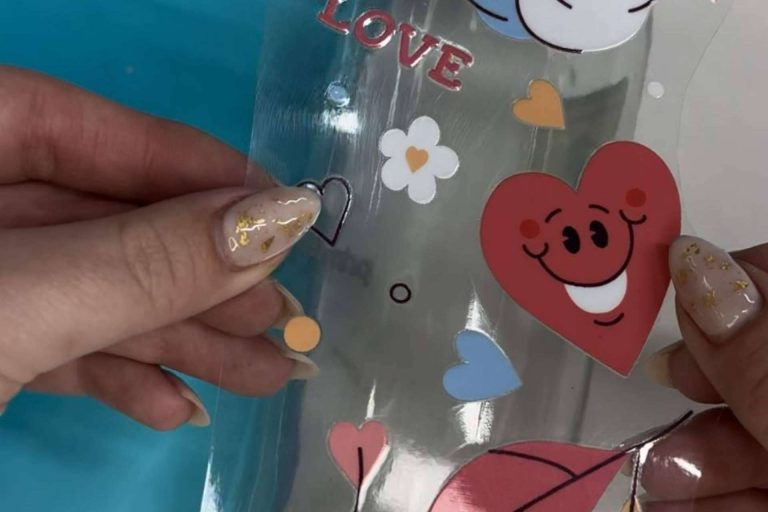 ¿Qué sistema utilizar para diseñar regalos promocionales originales? DTF UV stickers y pegatinas por metros