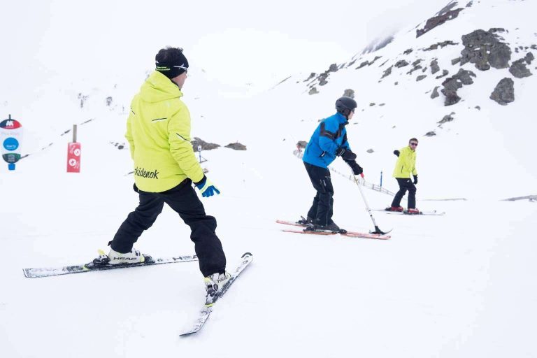 Raúl Esteban Herranz muestra su apoyo a la Fundación Deporte Solidario en Formigal