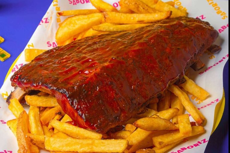 Saboriz; sándwiches, BBQ y hamburguesas, comida americana sin filtros en Chamberí