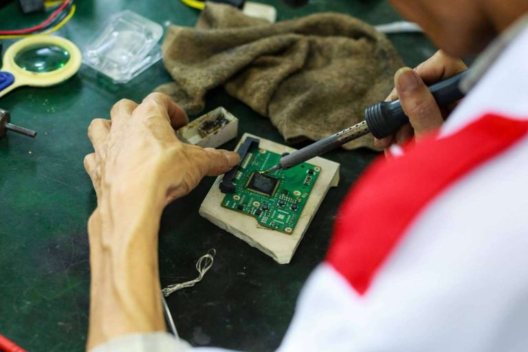 Los especialistas en la fabricación de PCB y montaje de componentes para todo tipo de producciones de Cireval Electrónica