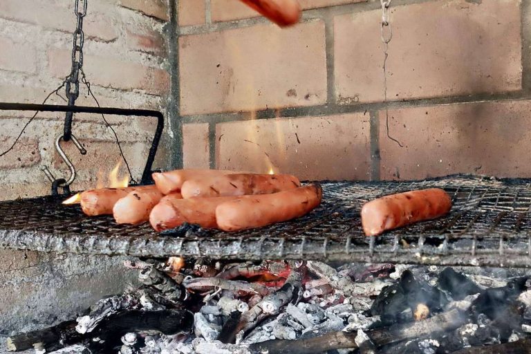 Disfrutar de la salchicha ranchera colombiana en España y Europa gracias a D'Carnilsa