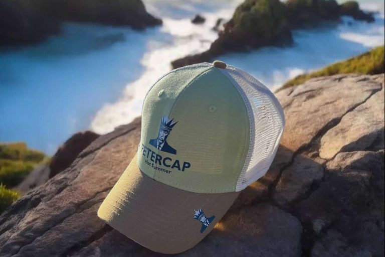 La firma de moda PETERCAP se convierte en un éxito rotundo en el mercado español con su innovadora gorra antibacteriana