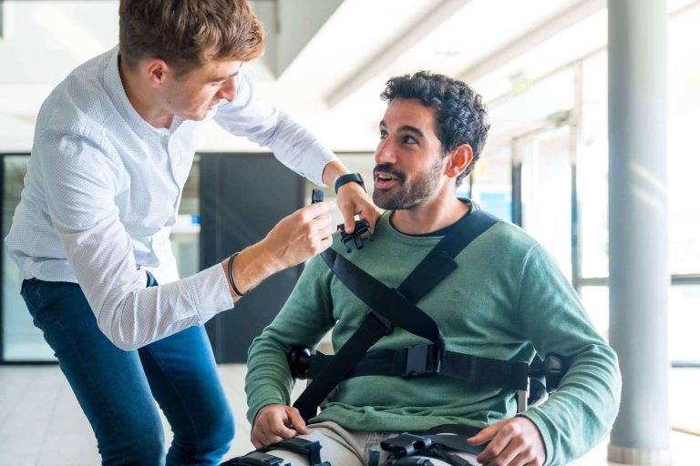 EM (Esclerosis Múltiple) y las terapias de neurorrehabilitación robótica de Movex Clinics con tecnología Gogoa