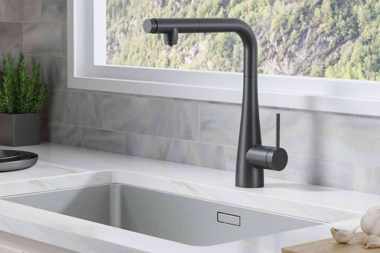 Novedades en grifería y espejos en Cevisama 2024 con el showroom de Imex Products y Ledimex Led Mirrors