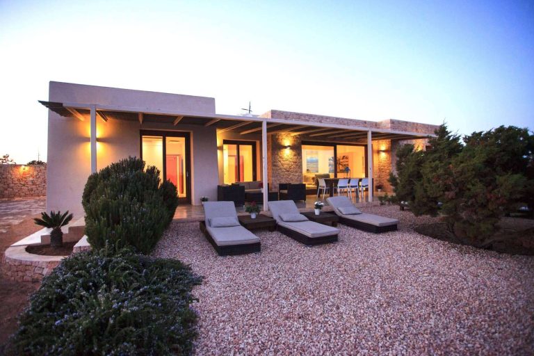 Can Corda se especializa en alquiler de viviendas vacacionales diseñadas al estilo típico mediterráneo en Formentera