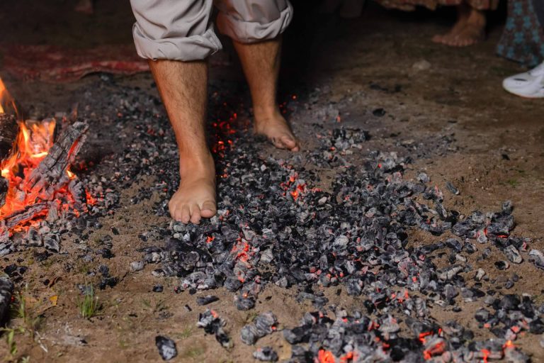 Glasswalking y firewalking, las actividades de Animatum para valientes