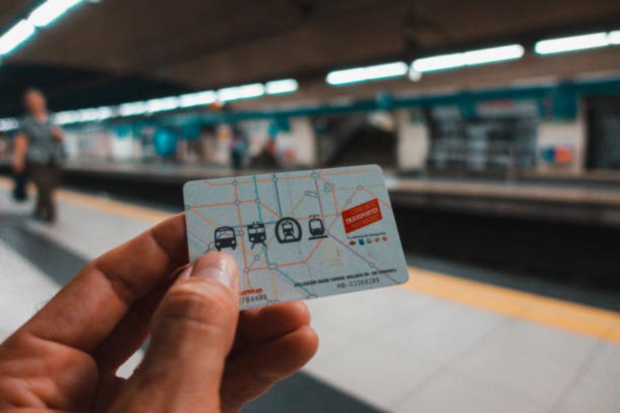 ¿Cómo solicitar la Tarjeta Azul en Madrid y cuánto tarda en llegar?