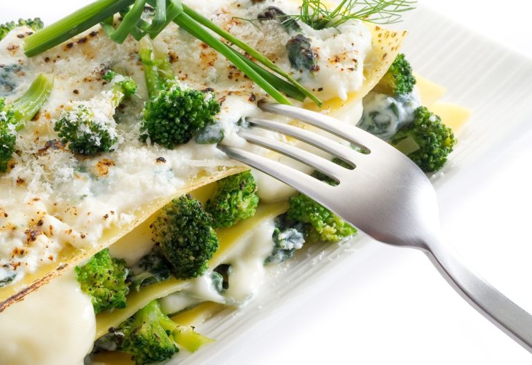 Cómo preparar en casa una lasaña con brócoli para chuparse los dedos en minutos con tu Thermomix