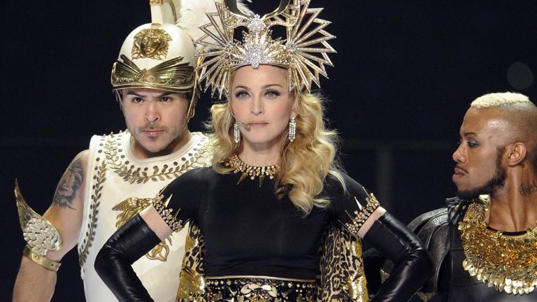 Madonna en el primer halftime show del Mundial con Ronaldo y Ronaldinho como conductores