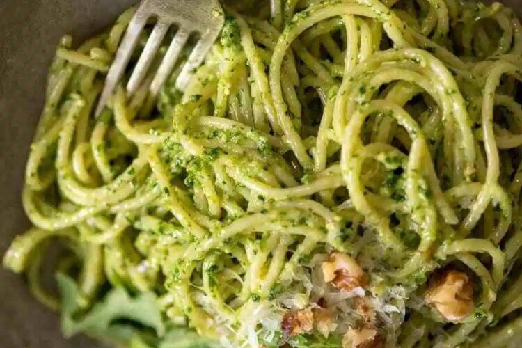 La receta secreta para preparar unos espaguetis al pesto como los de un restaurante italiano