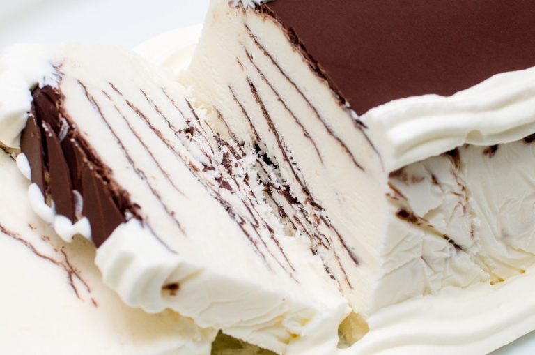 Prepara una tarta Comtessa casera fácil con esta receta rápida de un postre helado de rechupete