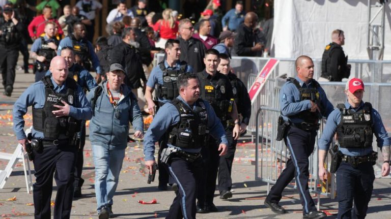 Dos muertos y 12 heridos en Kansas City por un tiroteo durante la celebración de la Super Bowl