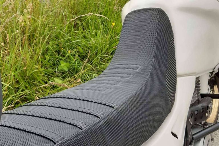 Un asiento cómodo es un gran compañero para viajar en moto
