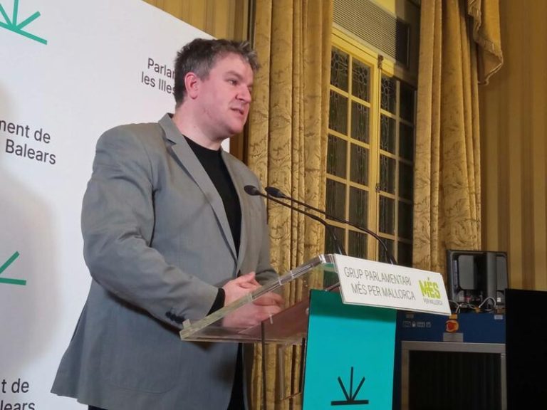 MÉS evita pedir la dimisión de Armengol e insiste en una comisión 