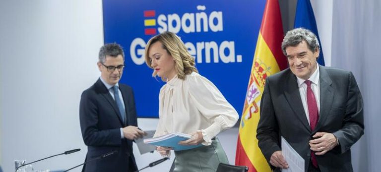 El Gobierno confirma que la subida salarial de los funcionarios para 2024 estará incluida en el decreto anticrisis