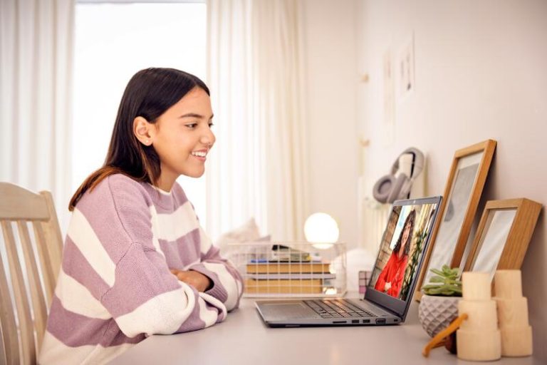Los colegios españoles se quedan atrás en el uso de tecnologías como el metaverso o la IA