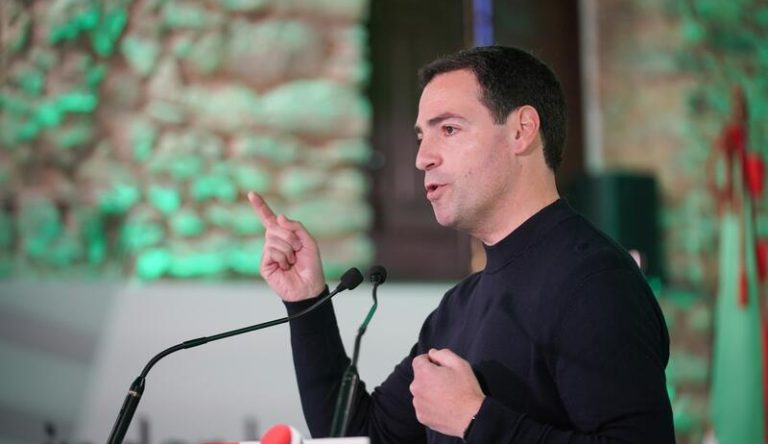 Pradales dice a Otegi que 