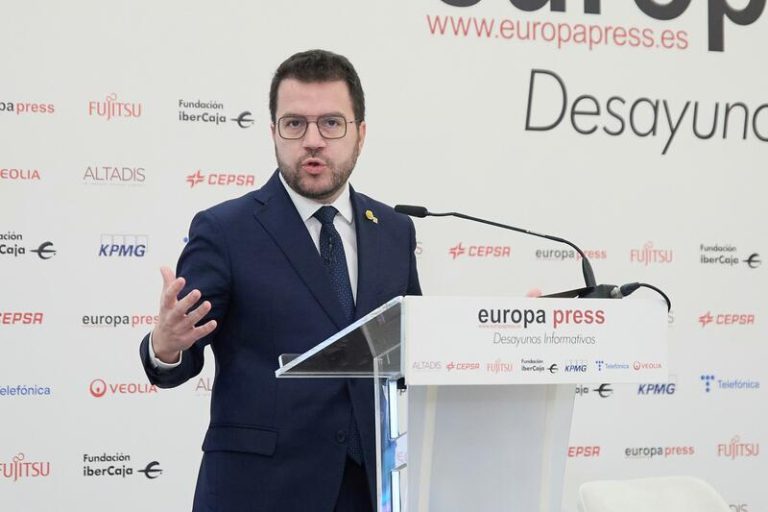 Aragonès recuerda el referéndum en Guinea Ecuatorial durante el franquismo al defender su propuesta para Cataluña