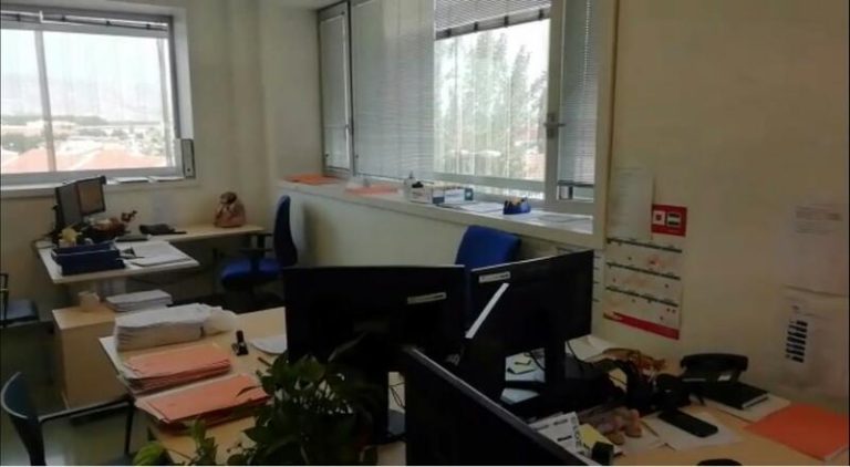 En libertad con orden de alejamiento de su zona de residencia el detenido atrincherado de Las Gabias (Granada)