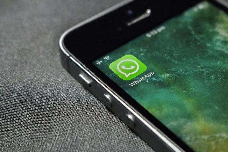 WhatsApp planea introducir un asistente de IA de Meta en la barra de búsqueda de la app para Android