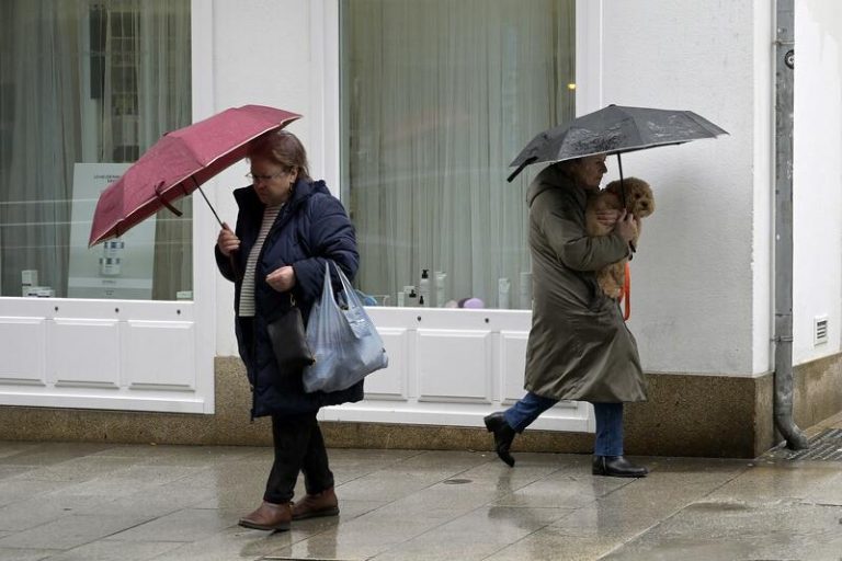 El tiempo: viento, olas y nieve ponen hoy en aviso a 15 comunidades autónomas antes de Semana Santa