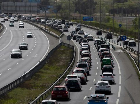 La DGT prevé 9,6 millones de desplazamientos en la operación salida de Semana Santa que arranca hoy La DGT prevé 9,6 millones de desplazamientos en la operación salida de Semana Santa que arranca hoy