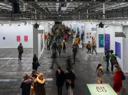 La obra Manuel del escultor Rodrigo Muñoz Ballester vuelve a generar controversia en Arco tras su paso por la feria en 1983