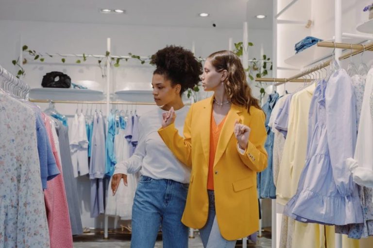 9 vestidos de Lefties para llevar con deportivas o sandalias esta primavera