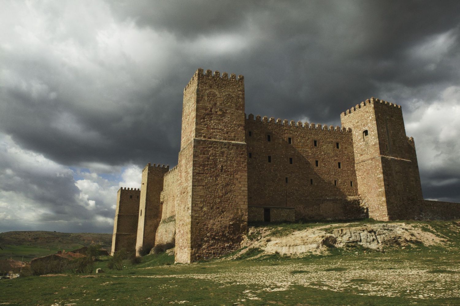 9 castillos de Guadalajara atrapados en el tiempo que no puedes perderte 1 CASTILLO DE SIGÜENZA