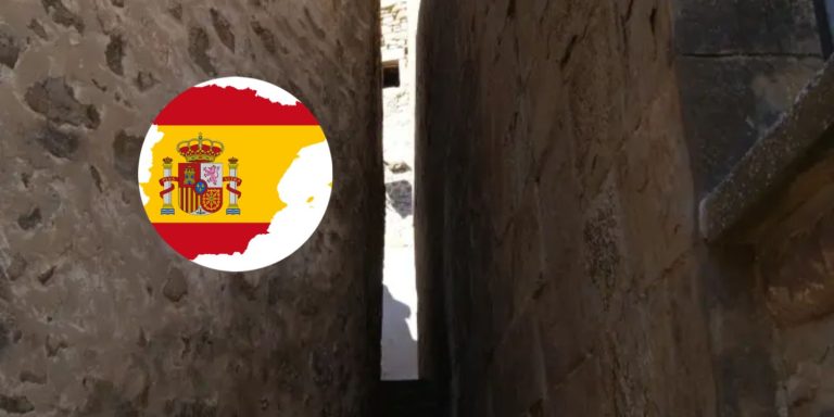 ¡No apta para claustrofóbicos! Descubre cuál es la calle más estrecha de España