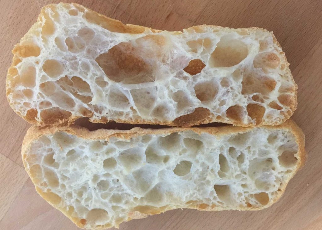 Mercadona triunfa con este pan de masa esponjosa y corteza crujiente para darte un capricho 63 Frescura garantizada: pan se mantiene fresco y delicioso