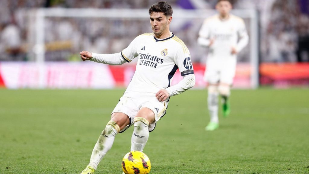 La decisión del Madrid con Brahim que nadie esperaba tras su partidazo en Champions 1 De la Fuente no tiene otra que tragar con Brahim