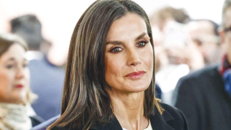 Después de decirle que enseña más de la cuenta, Letizia reacciona así al ver a Carmen Lomana