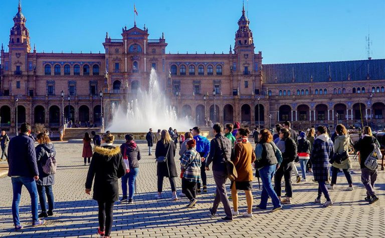 El superávit del turismo se eleva hasta 18.900 millones de euros entre enero y abril