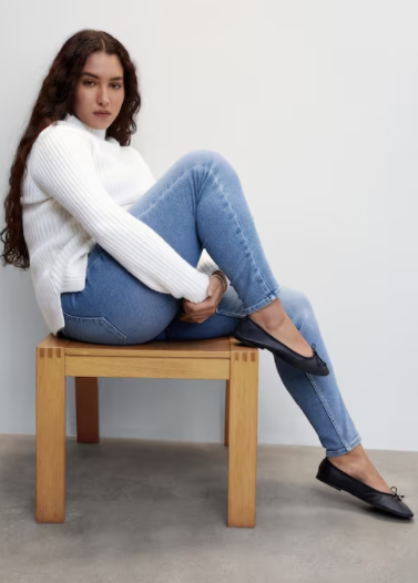 Estiliza tu figura sin importar tu talla con estos 3 vaqueros de Mango outlet en menos de 16 euros