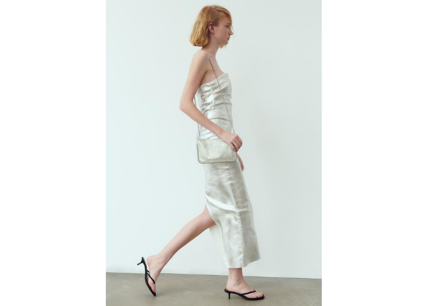 Este bolso convertible de Zara por 18 euros genera colas en las tiendas