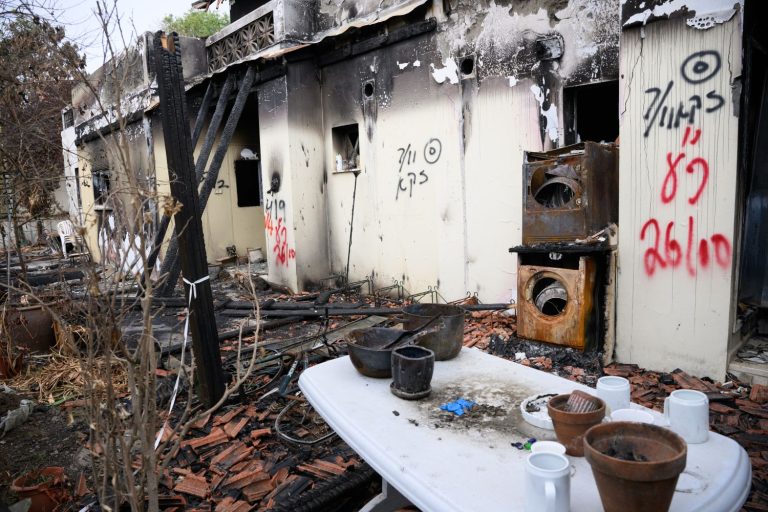 El terrorismo dejó más de 8.350 muertos en 2023, incluidos los 1.200 de Hamás en Israel y 1.900 en Burkina Faso