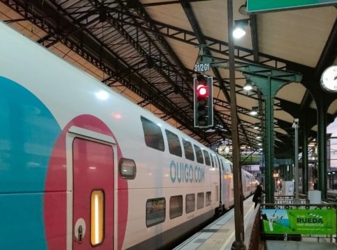 Una vez más, la CNMC da la razón a Ouigo en la opción de operar en nuevas rutas, en este caso una de media distancia Madrid-Zaragoza-Valladolid