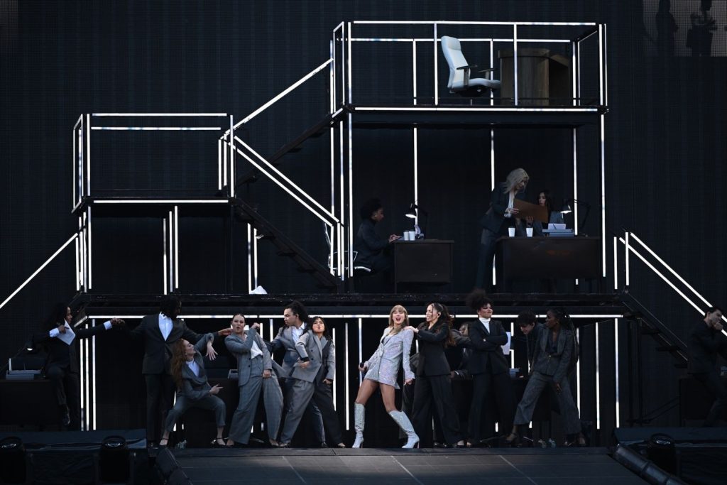 Detrás del telón: los costos y beneficios de una producción estelar