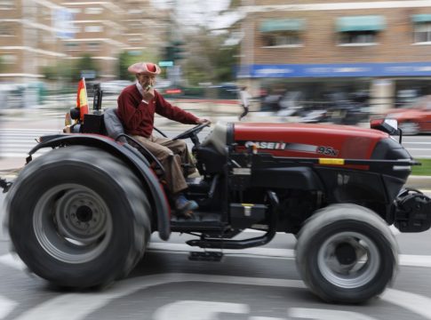 EuropaPress_5843890_agricultor_protesta_tractorada_centro_granada_22_marzo_2024_granada
