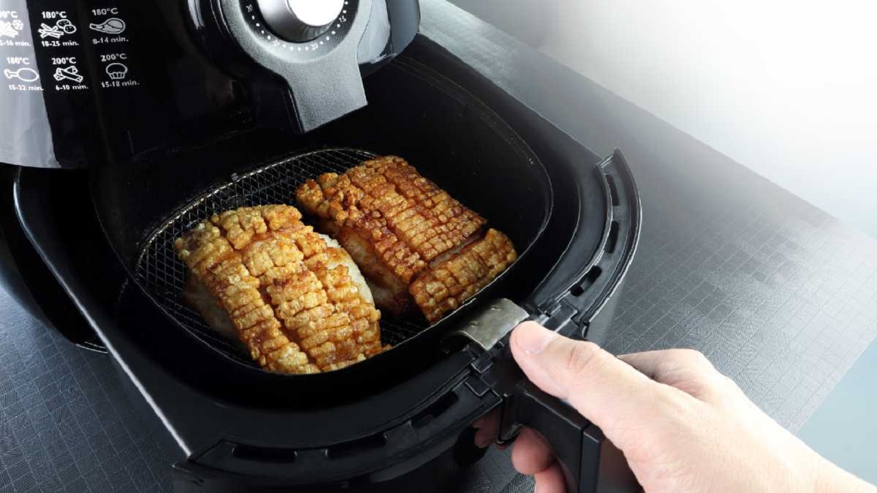 El truco para limpiar tu freidora de aire en segundos y dejarla reluciente 1 CONOCIENDO TU FREIDORA DE AIRE