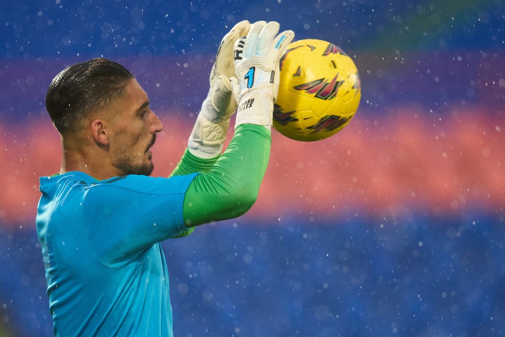 Álvaro Vallés entre el Betis y la Premier 1 Álvaro Vallés