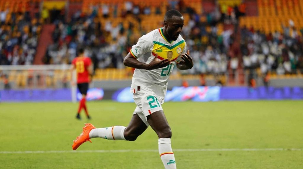 El gesto de Sabaly con el Betis puede acabar con Bellerín 1 Sabaly