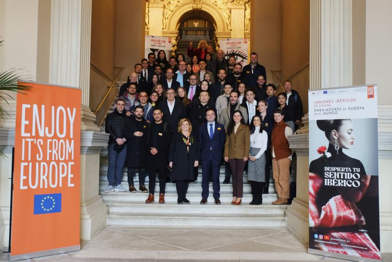 Chefs internacionales viajan a España para conocer el proceso de elaboración único del Jamón Ibérico