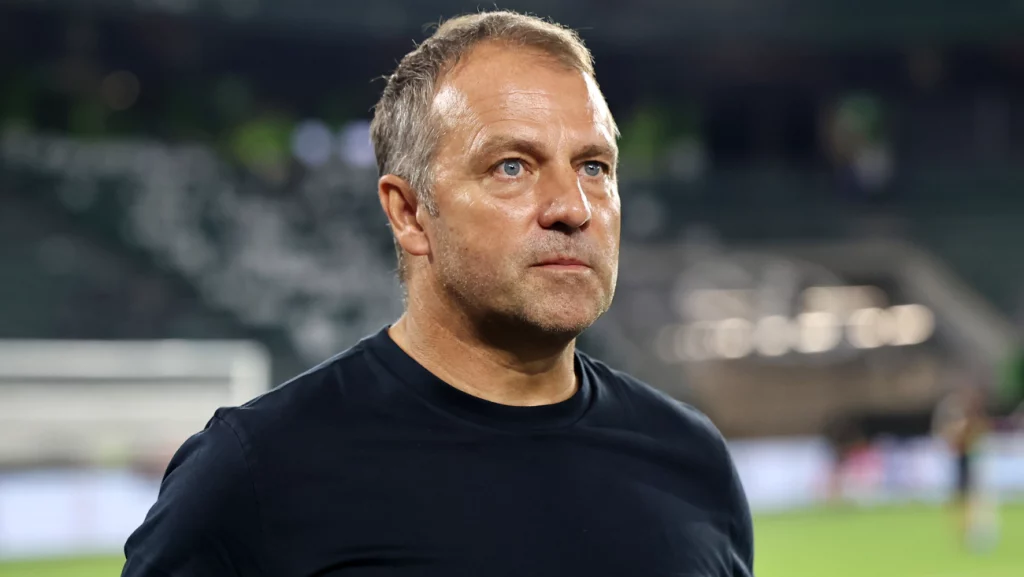 Hans-Dieter Flick, buscando reforzar al Barcelona