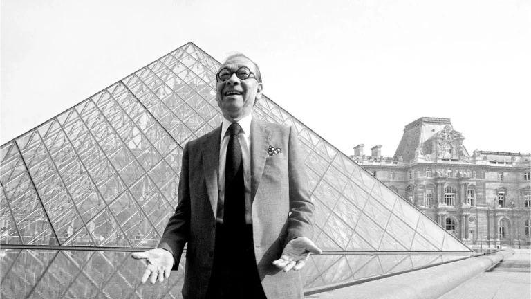 35 años de la Pirámide del Louvre, una 