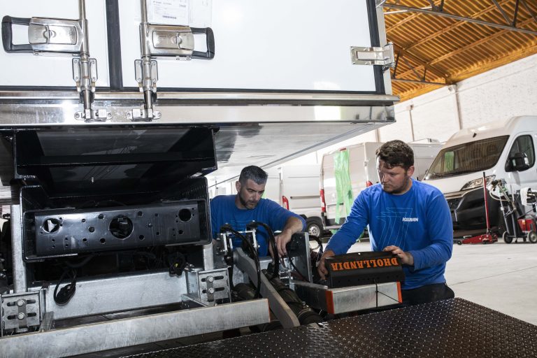 Igluvan se forma en manipulación segura de vehículos eléctricos con Renault y Maxus